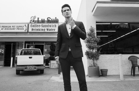 panic-at-the-disco-2017-bw-cr-Shervin-Lainez-1548